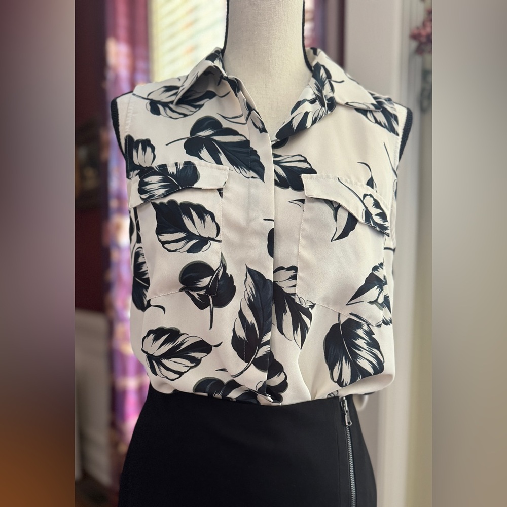 NWOT Ann Taylor Sleeveless top size S leaves pattern